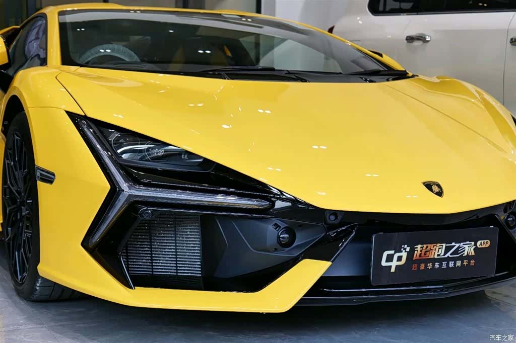 Lamborghini Revuelto, 2025 3
