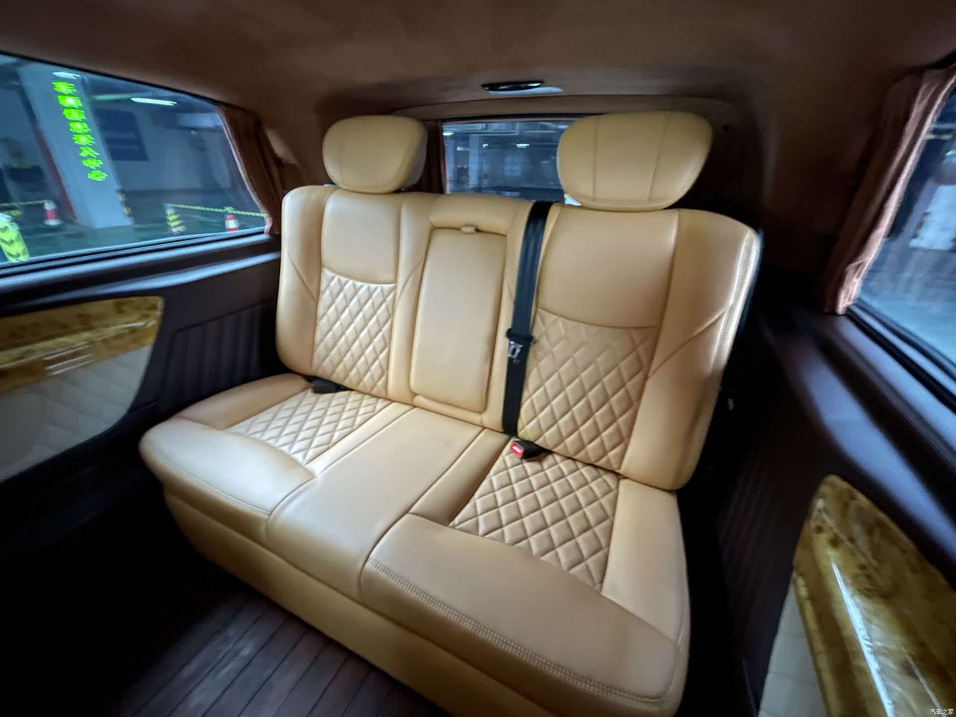 Mercedes-Benz 7, 2020 15