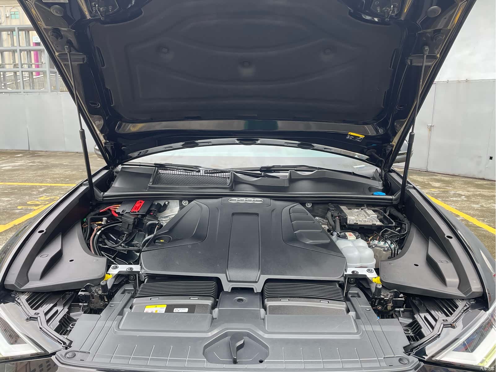Audi Q8, 2021 24