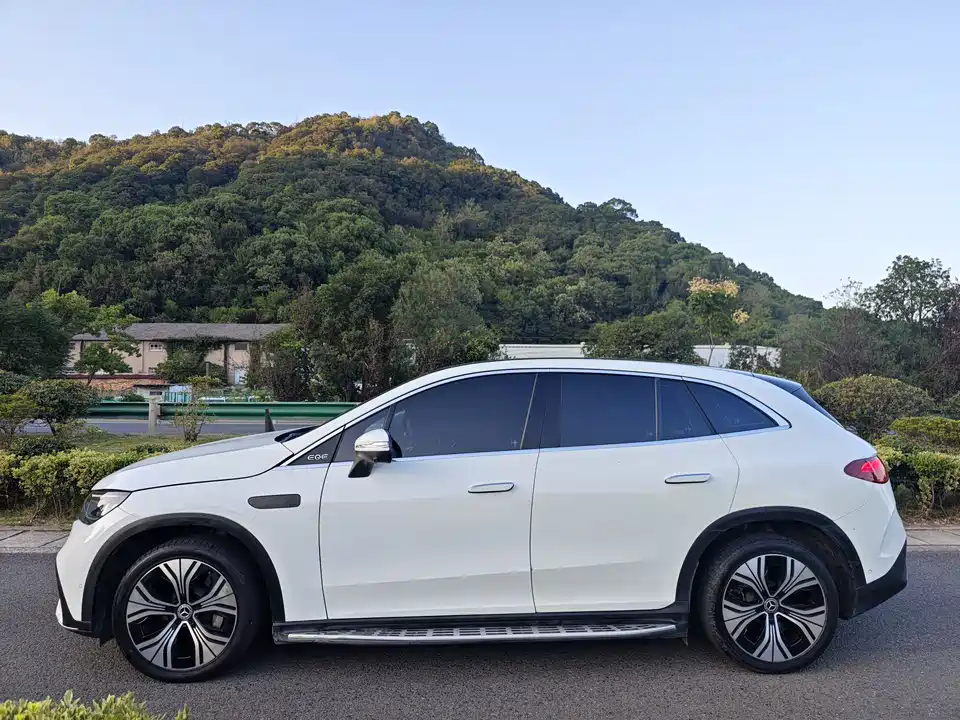 Mercedes-Benz EQE SUV