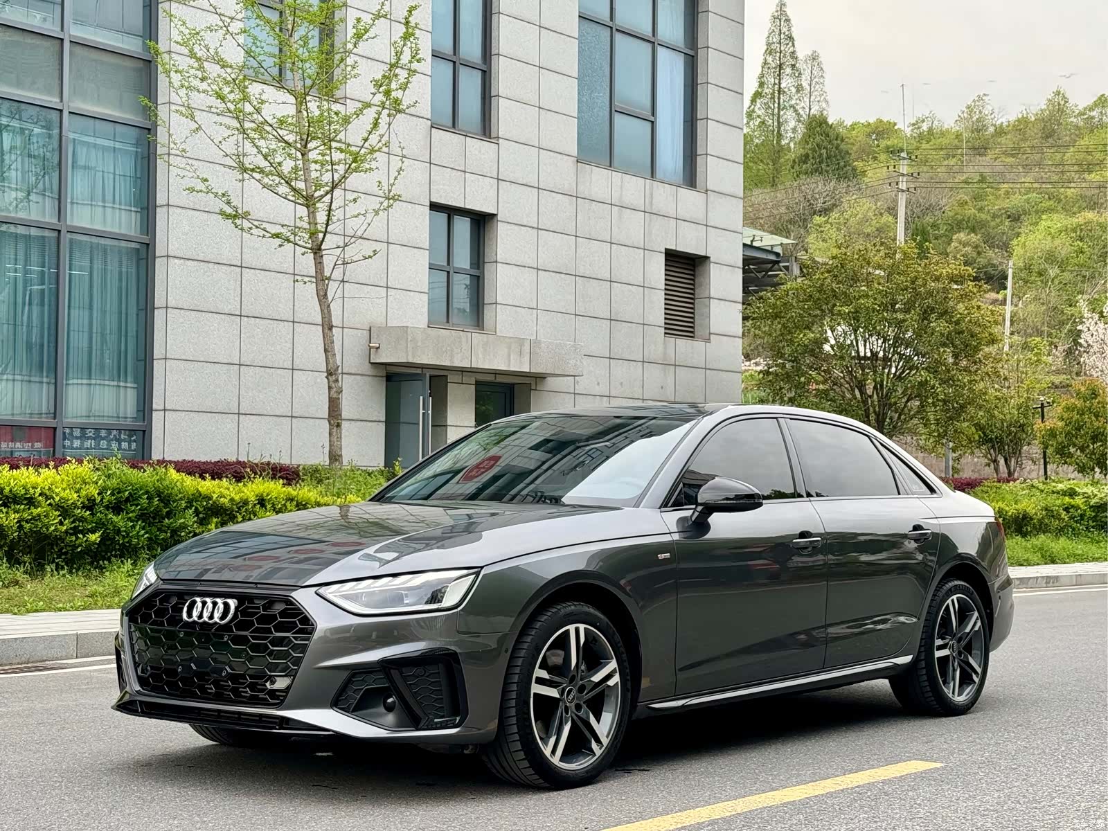 Audi A4L, 2023 1