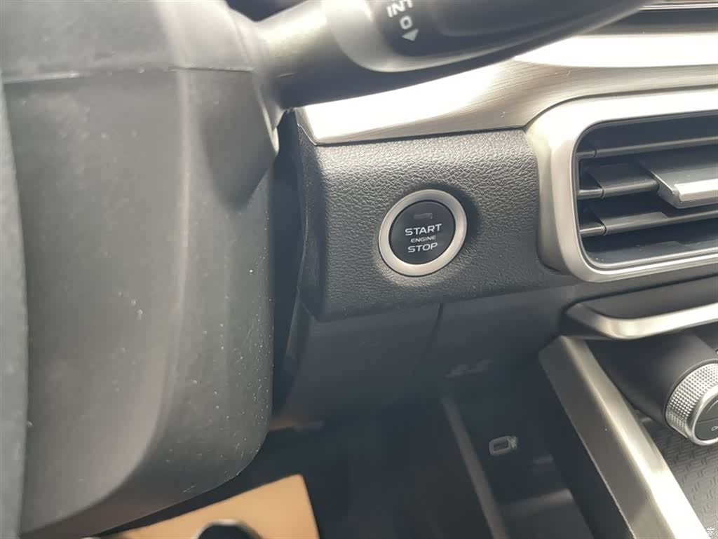 Geely Coolray, 2021 23
