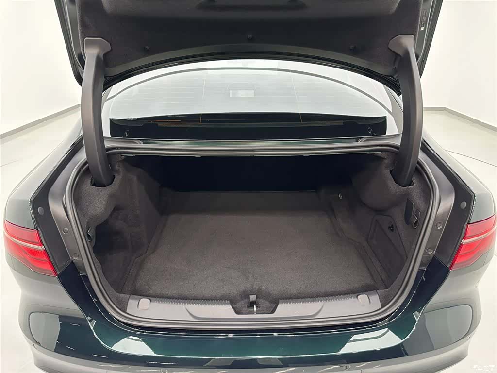 Land Rover XEL, 2024 27