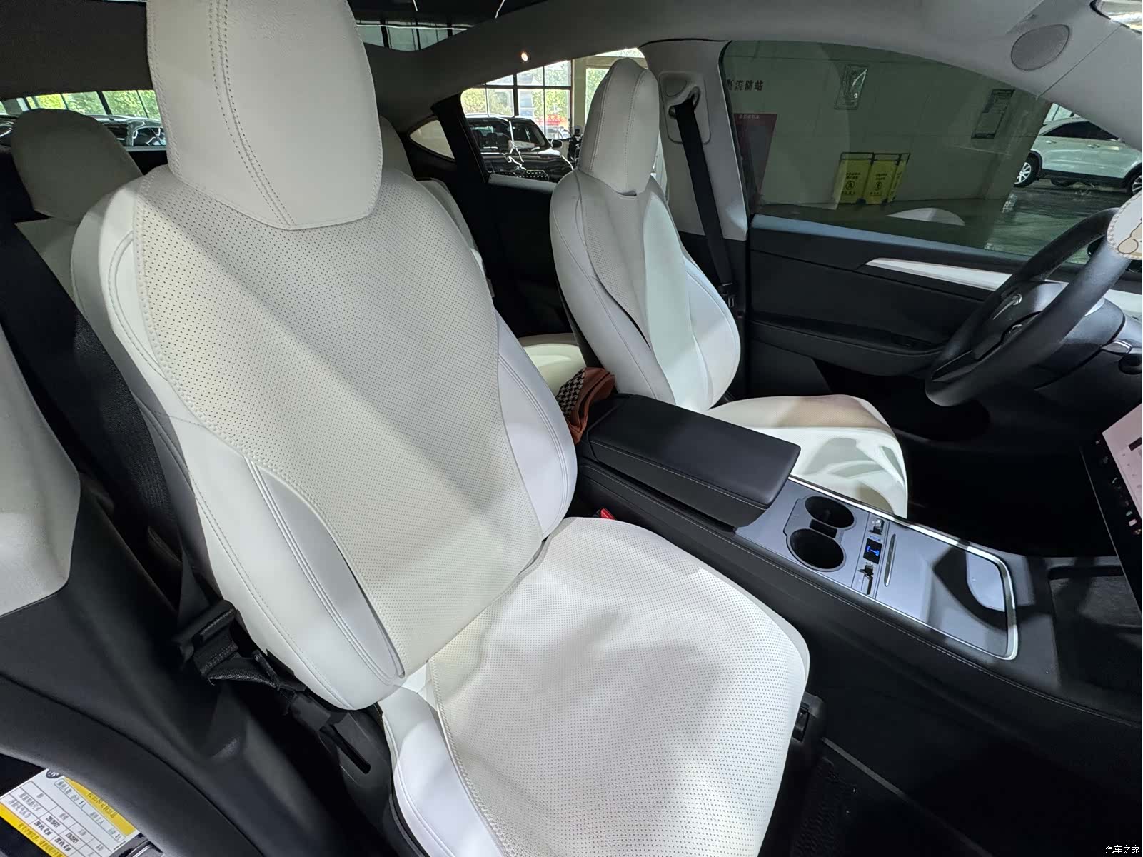 Tesla Model Y, 2023 8