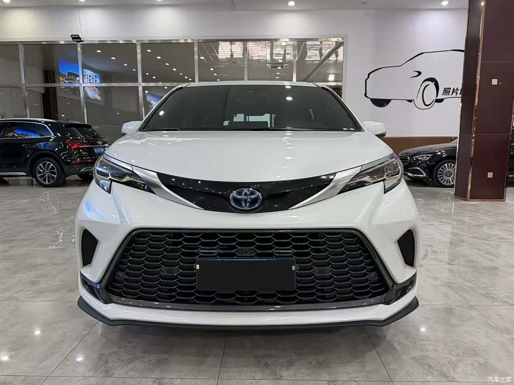 Toyota Granvia, 2024 3