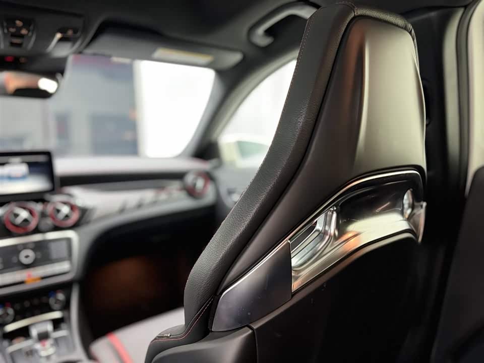 Mercedes-Benz GLA AMG Mercedes-Benz GLA AMG