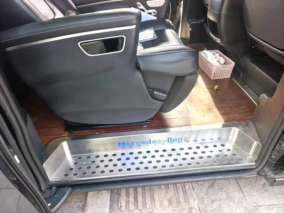 Mercedes-Benz V-class