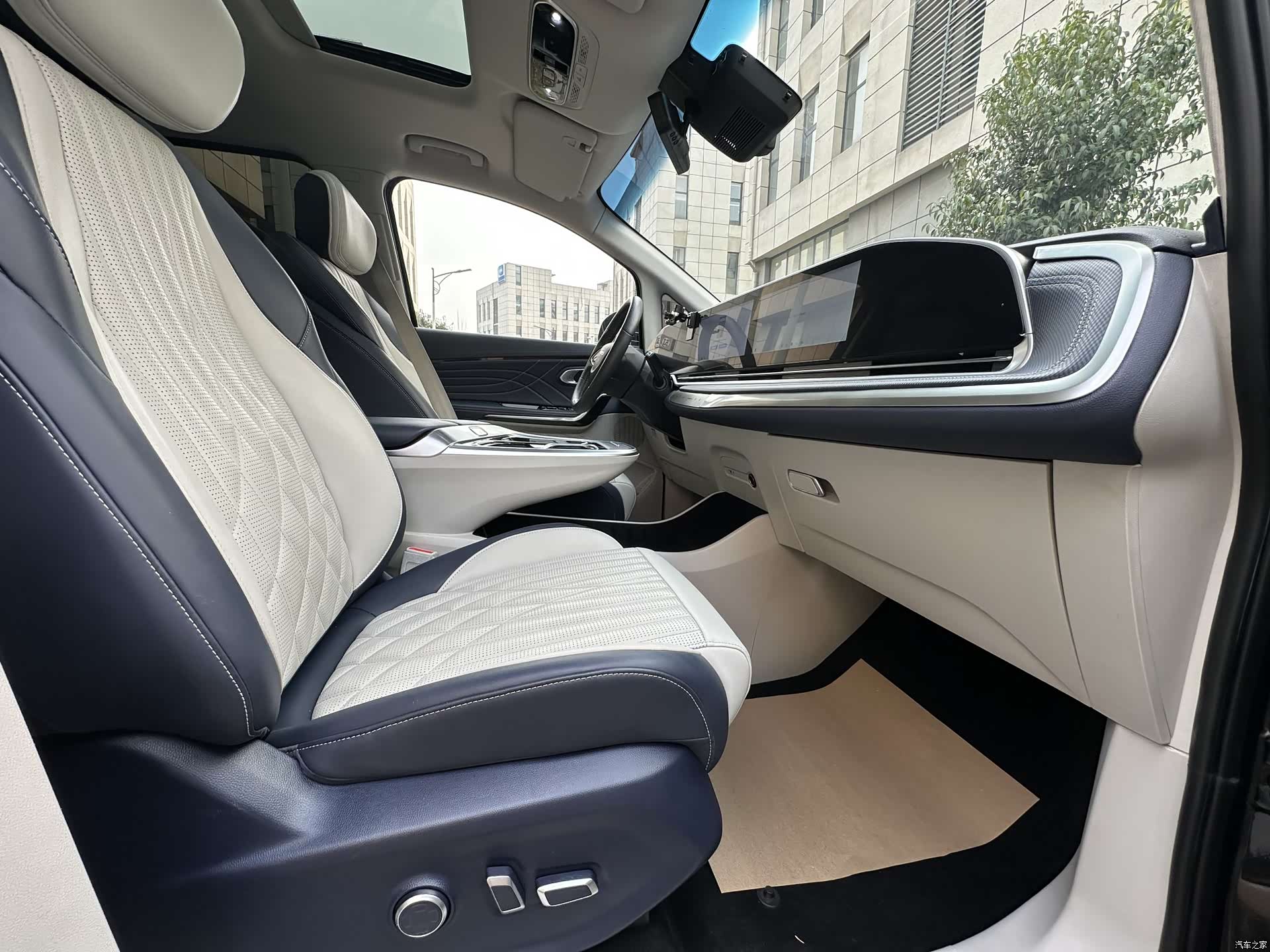 Maxus G90, 2022 13