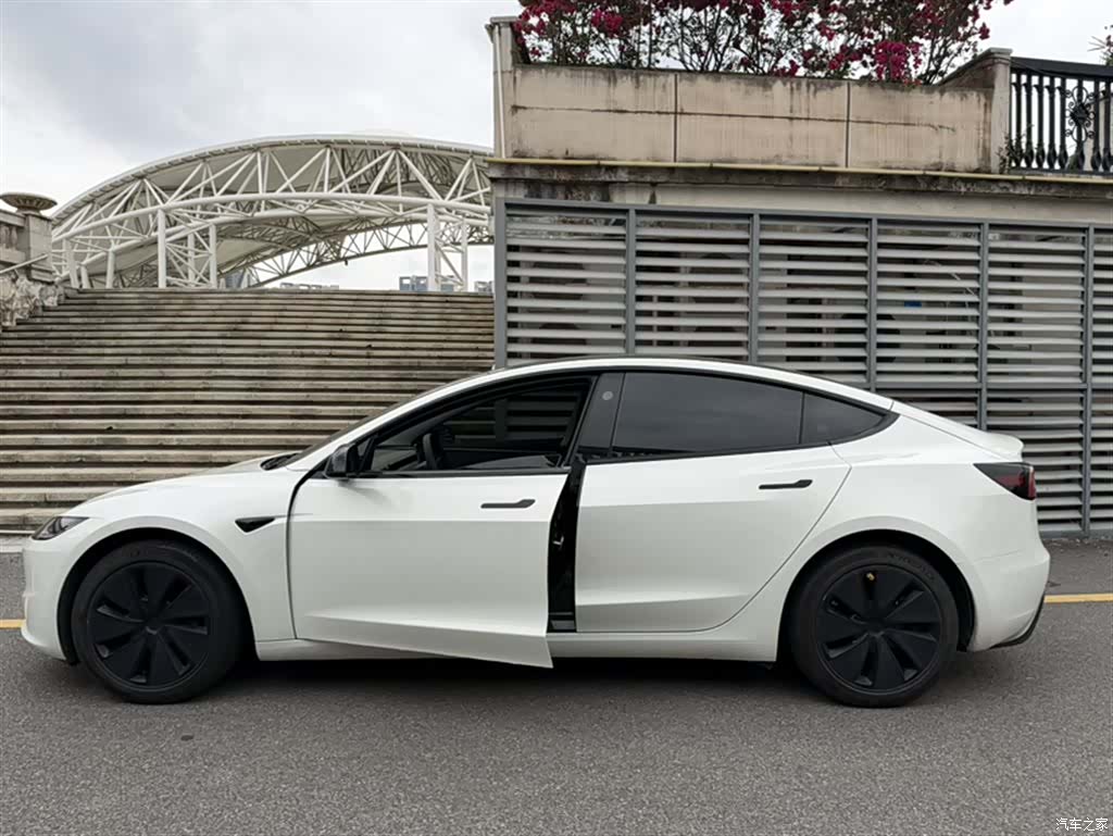 Tesla Model 3, 2023 21