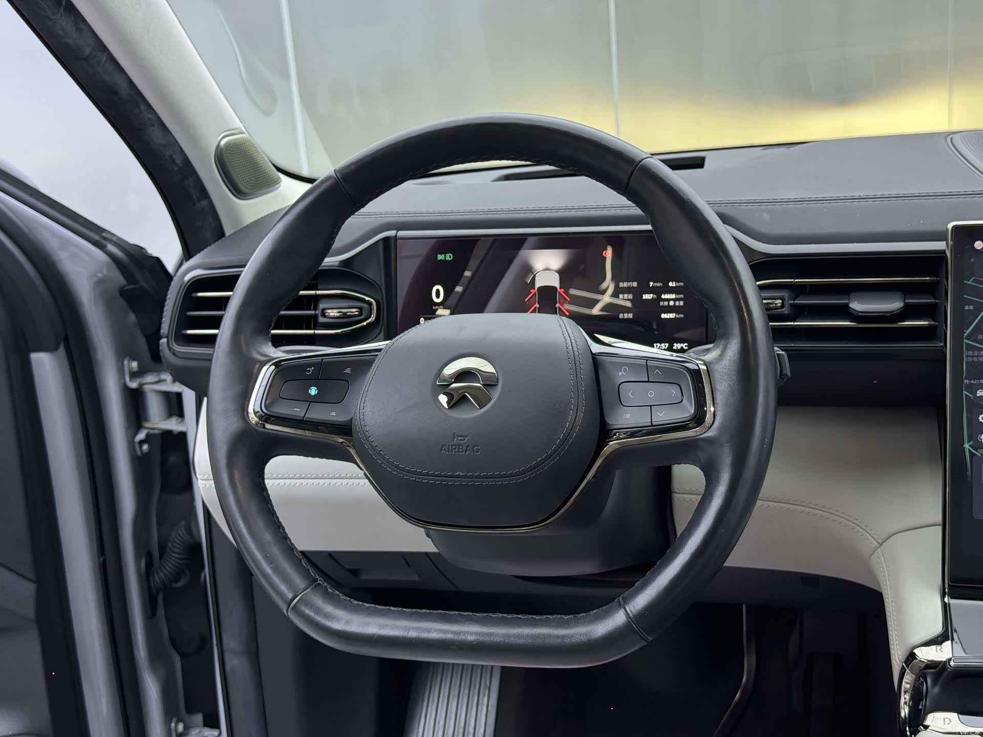 NIO ES8, 2021 11