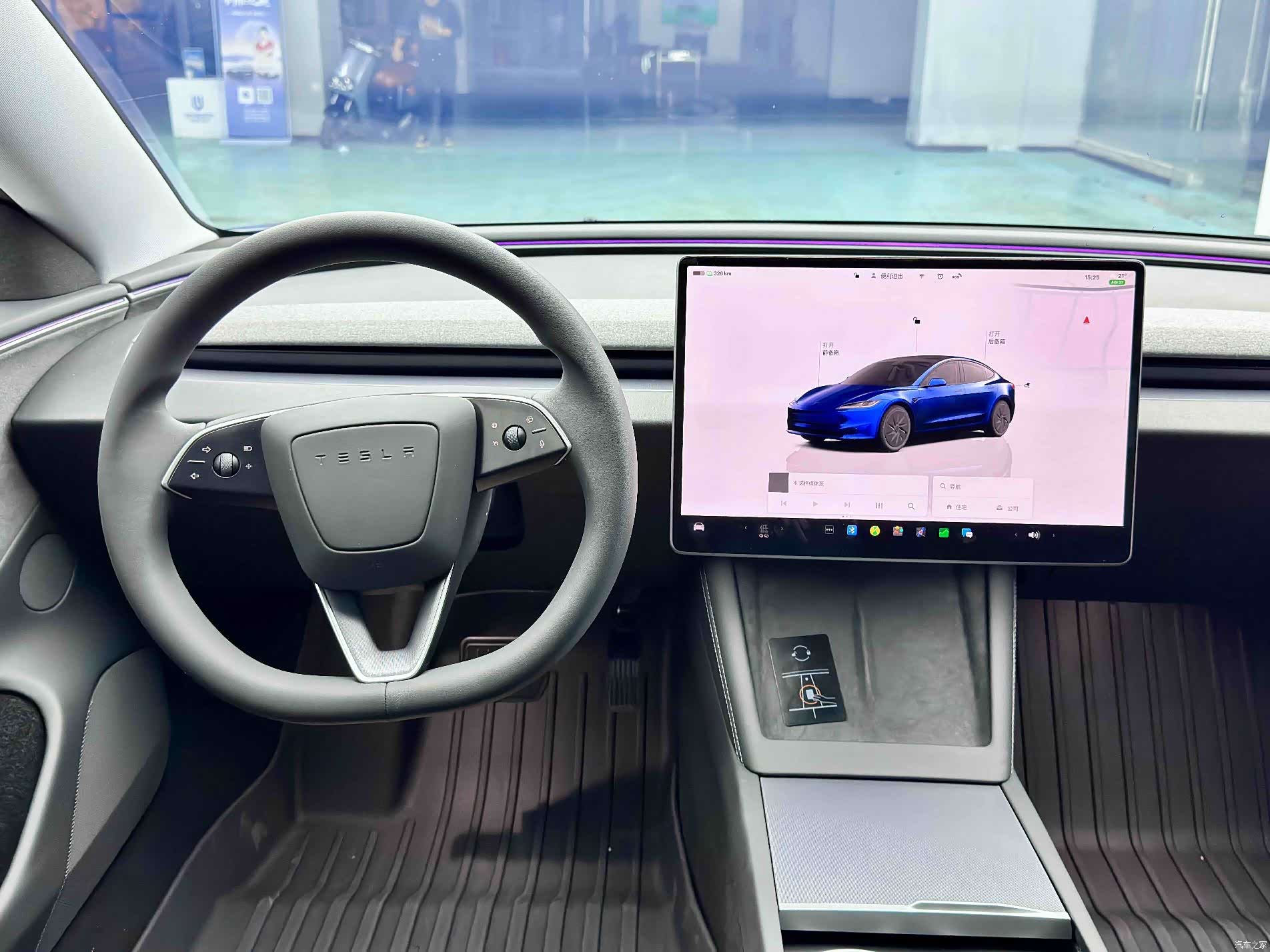 Tesla Model 3, 2025 10