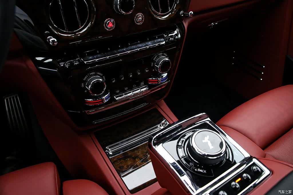 Rolls-Royce Phantom, 2022 9