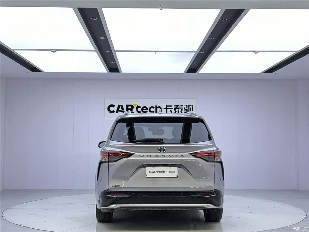 Toyota Granvia, 2024 4