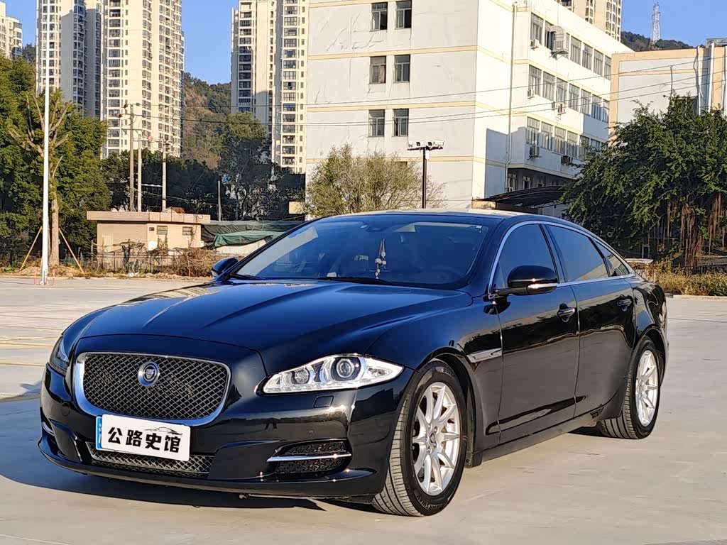 Jaguar XJ