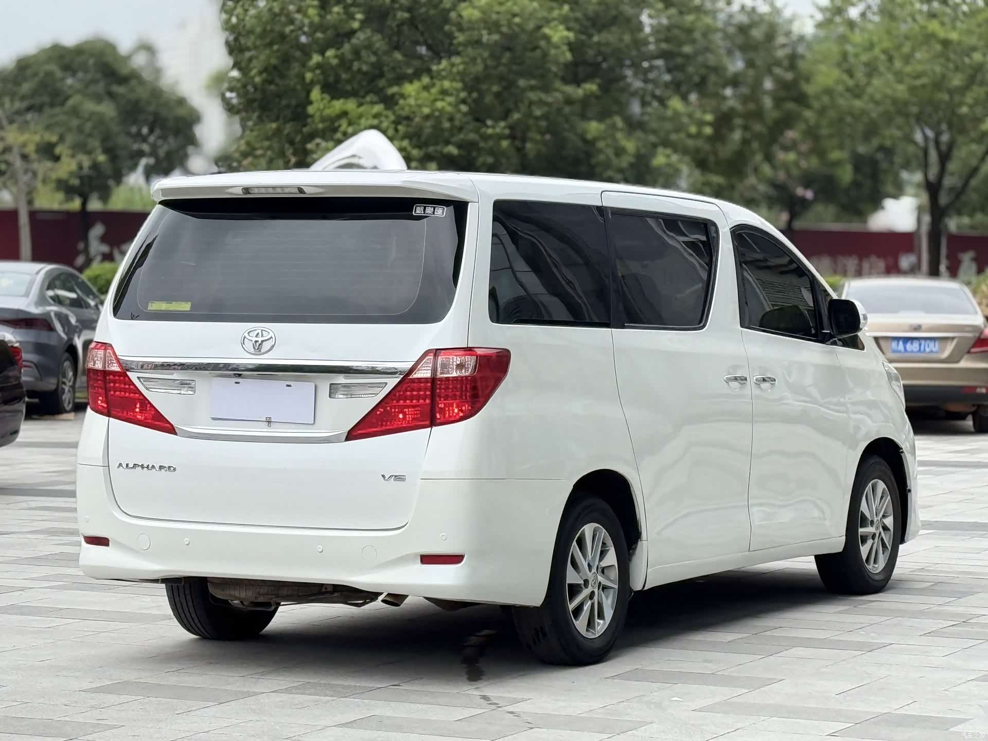 Toyota Alphard, 2015 3