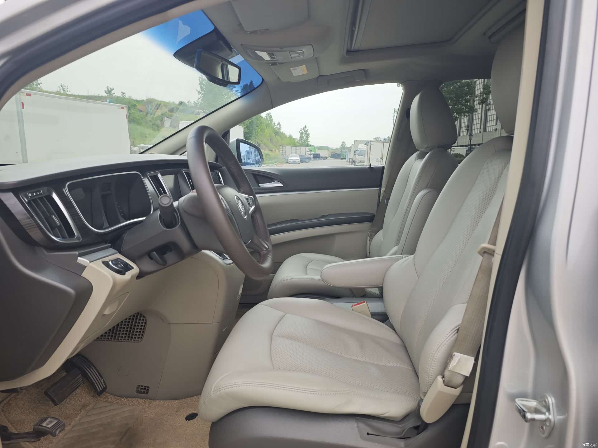 Buick GL8, 2014 4