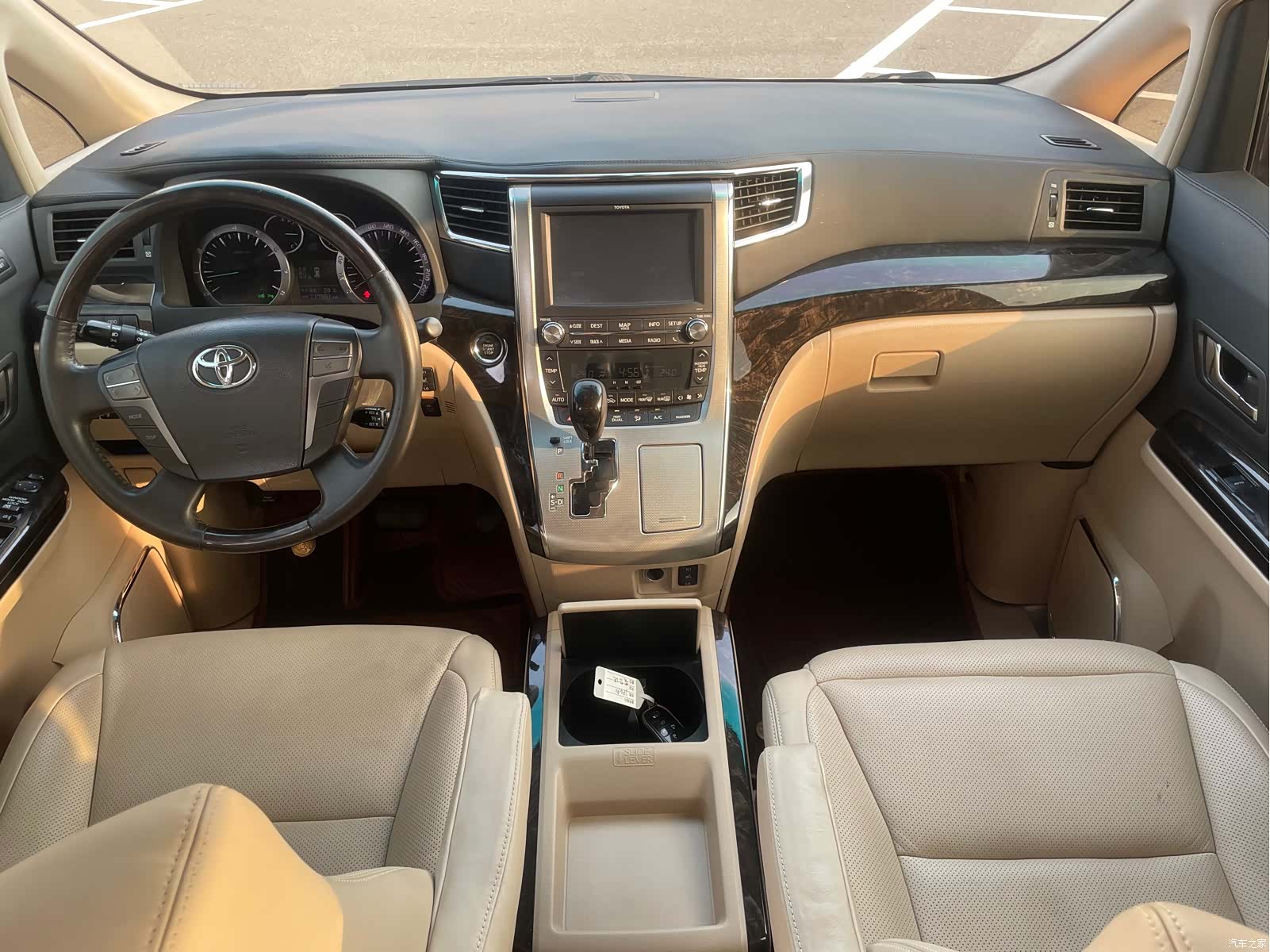 Toyota Alphard, 2013 10