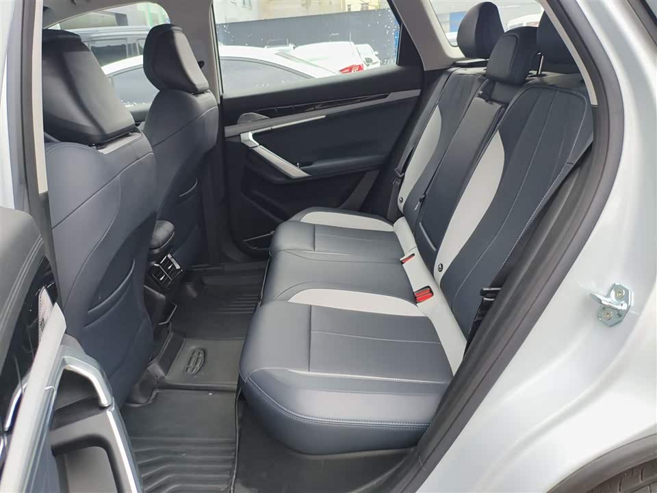 Geely Atlas L