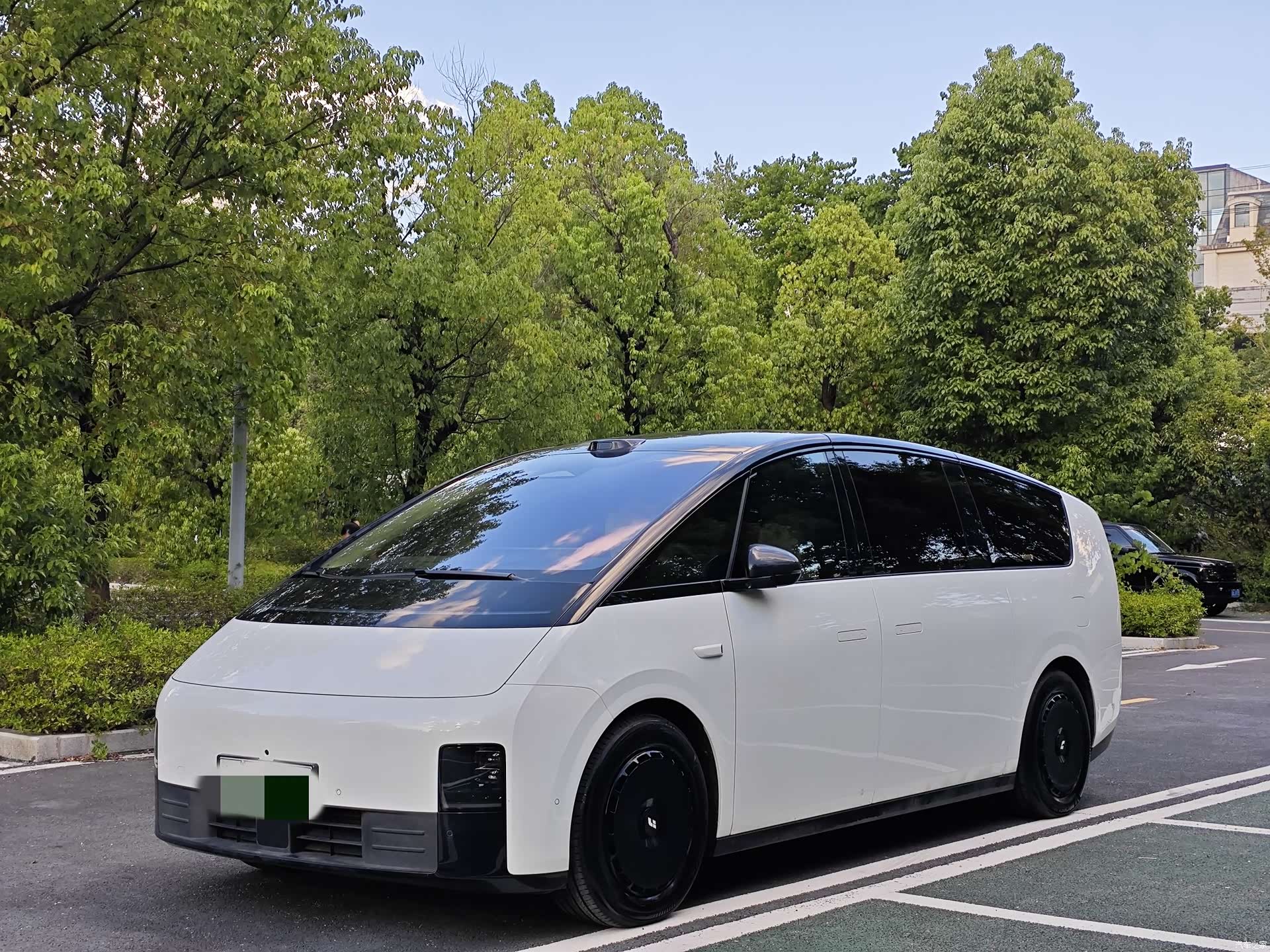 Li Auto MEGA, 2025 1