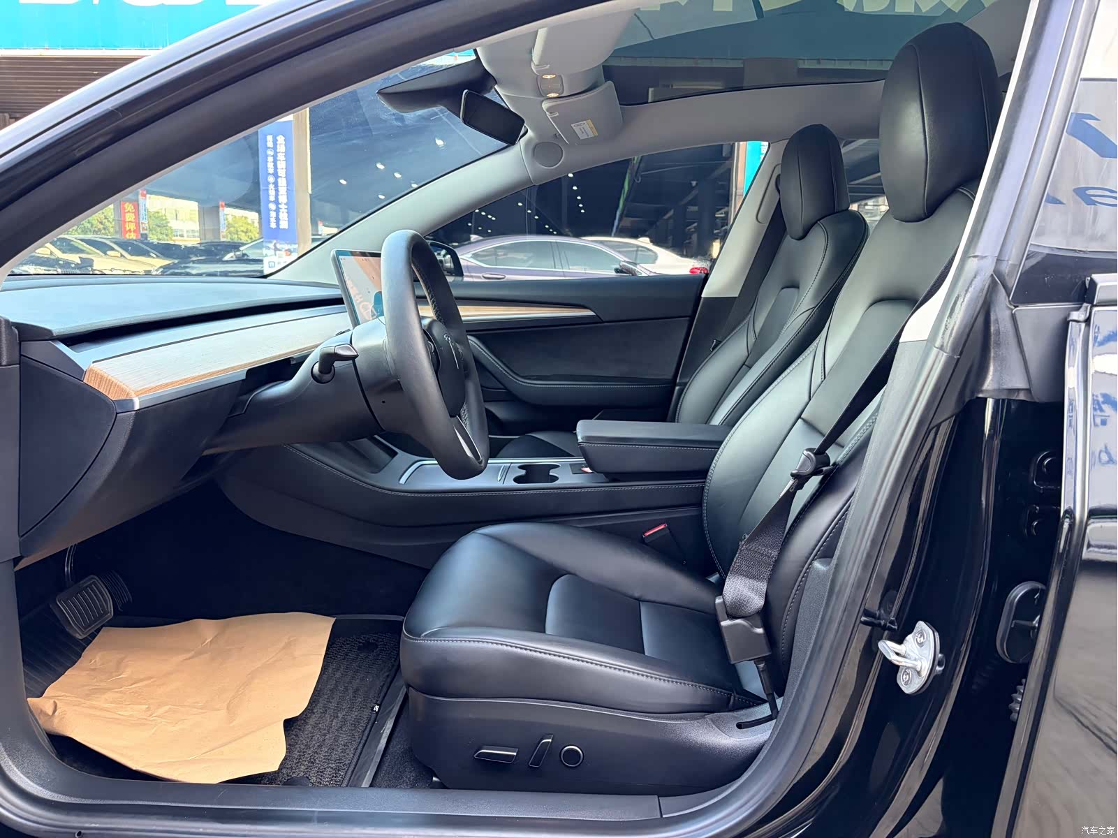 Tesla Model 3, 2023 13