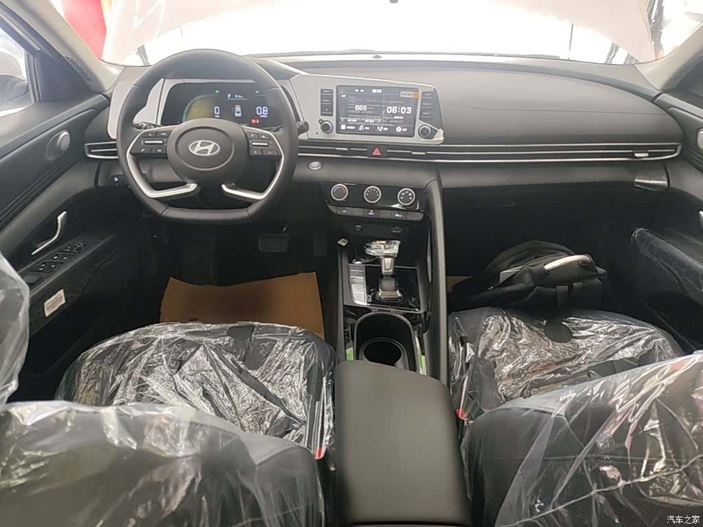 Hyundai Elantra, 2026 6