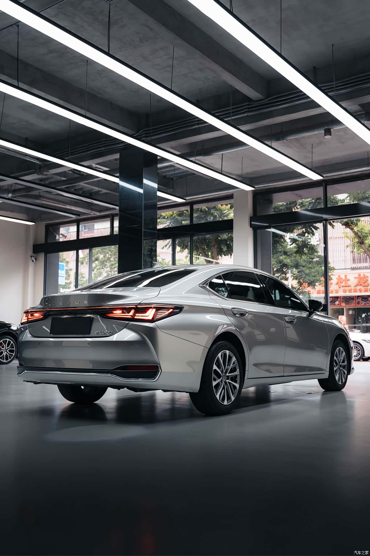 Lexus ES, 2025 3