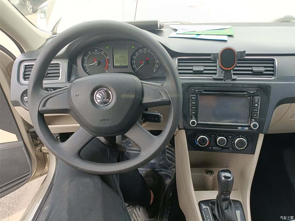 Skoda Rapid, 2014 6