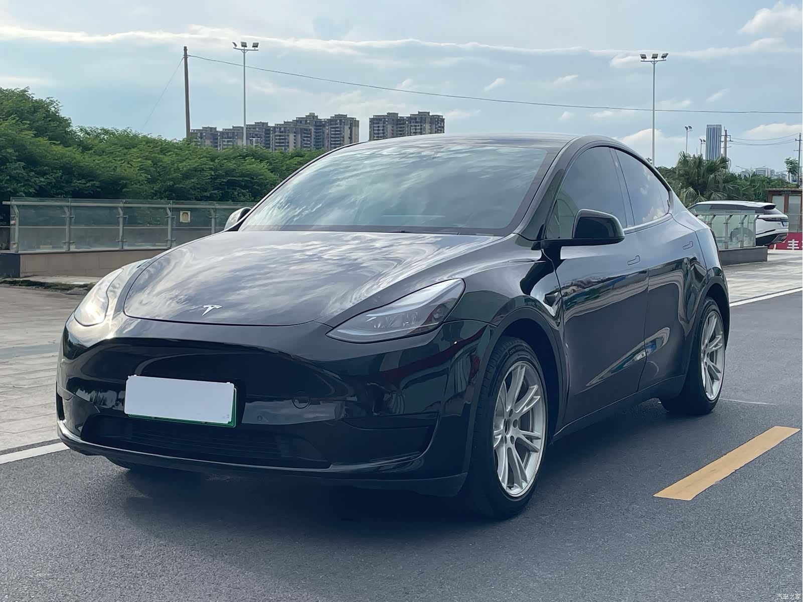 Tesla Model Y, 2023 1