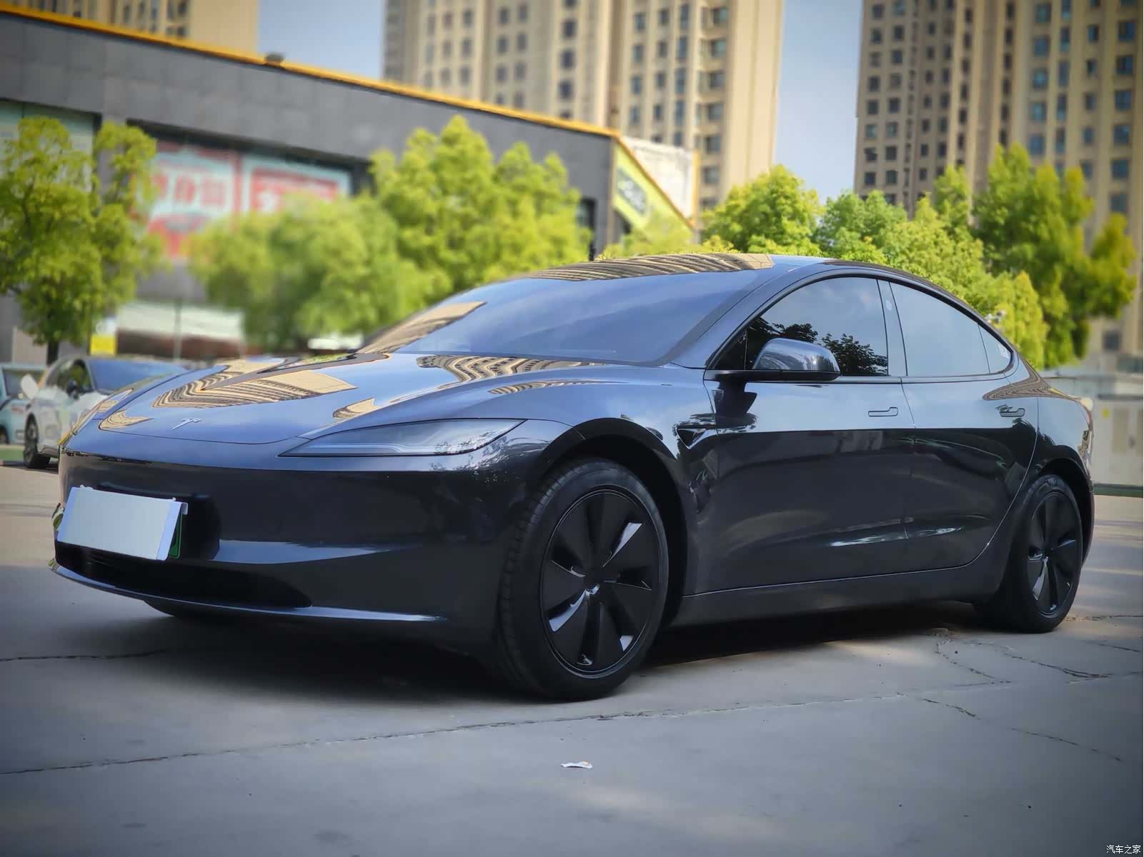 Tesla Model 3, 2025 1