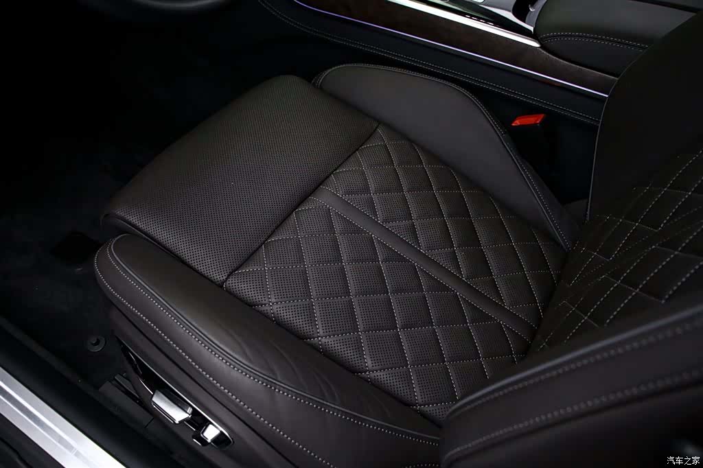 Audi A8L, 2024 13
