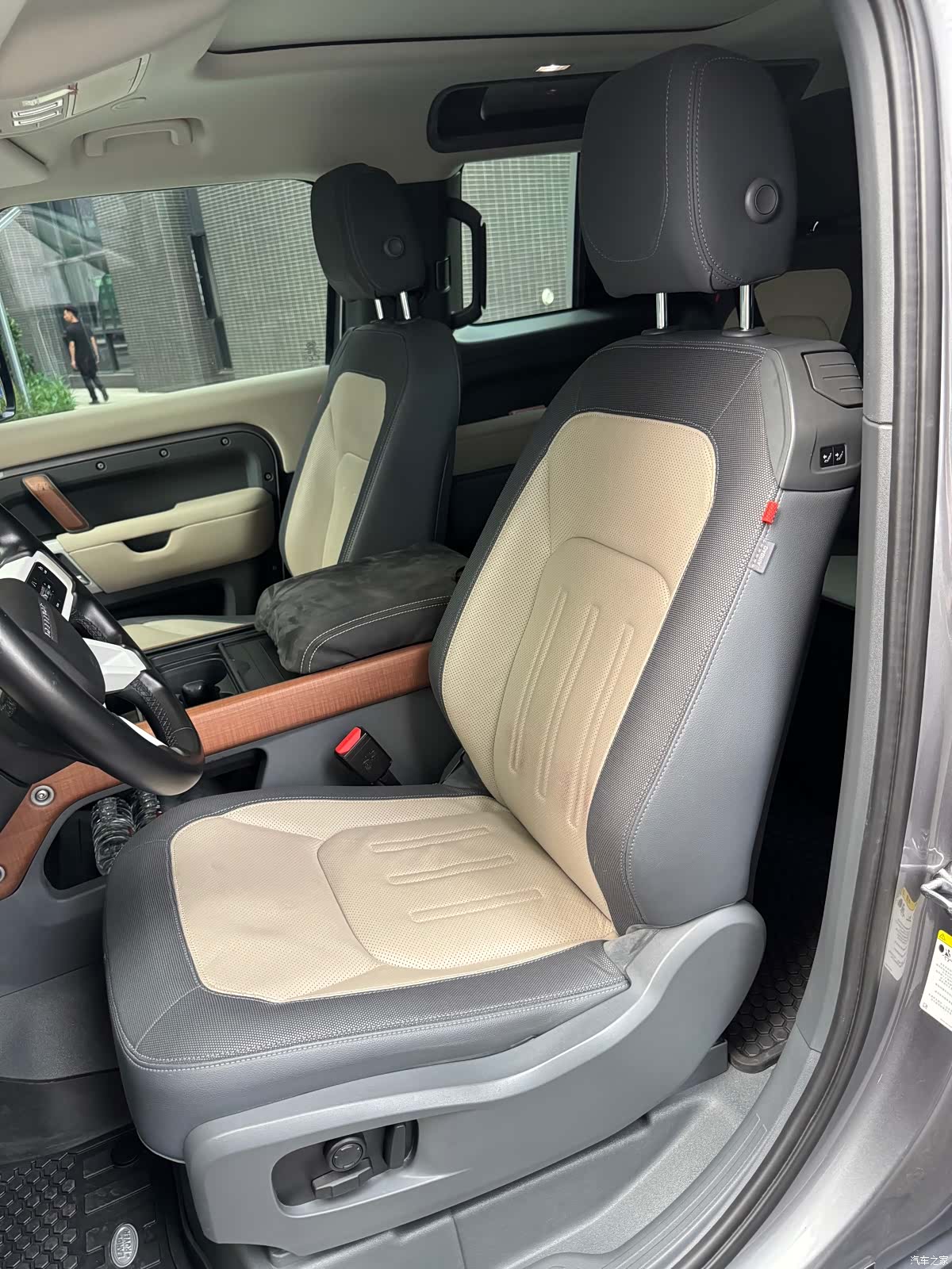 Land Rover Defender, 2021 11