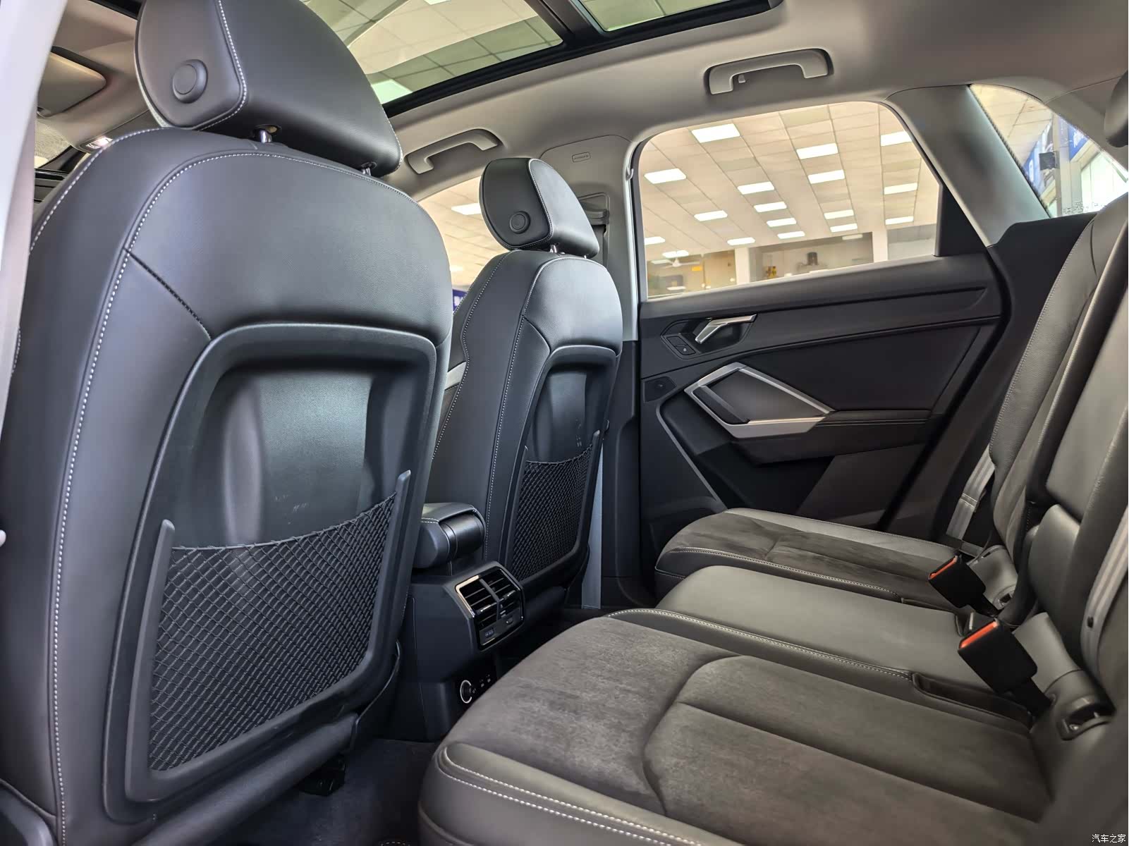 Audi Q3, 2022 10
