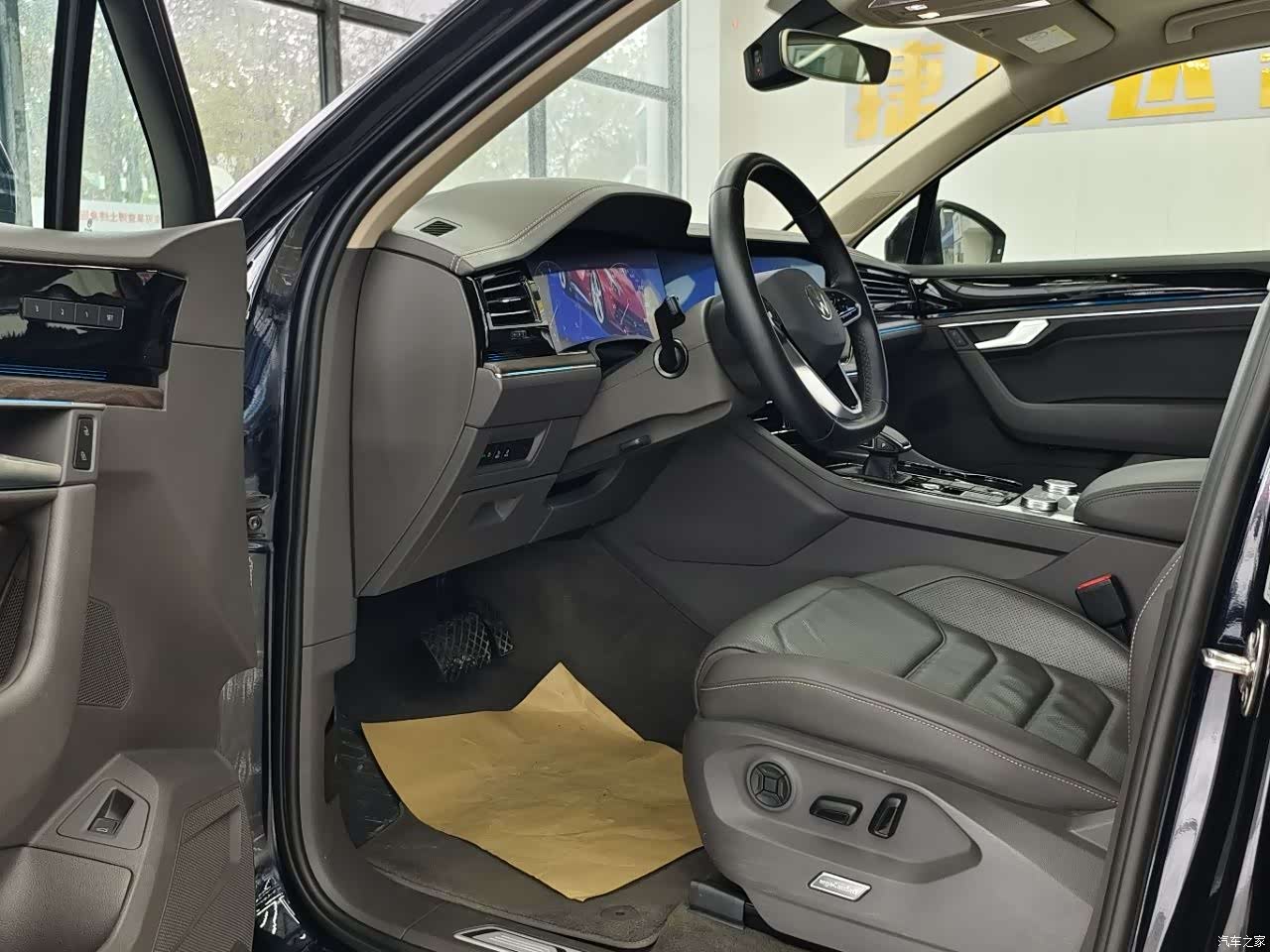 Volkswagen Touareg, 2021 все фото