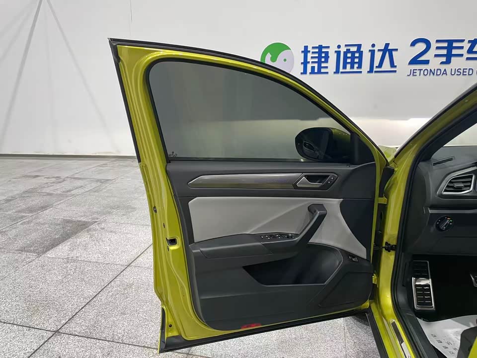 Volkswagen T-ROC exploring Songs