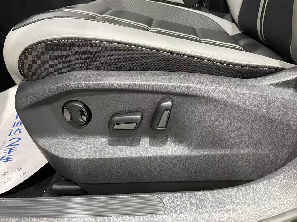 Volkswagen T-ROC exploring Songs