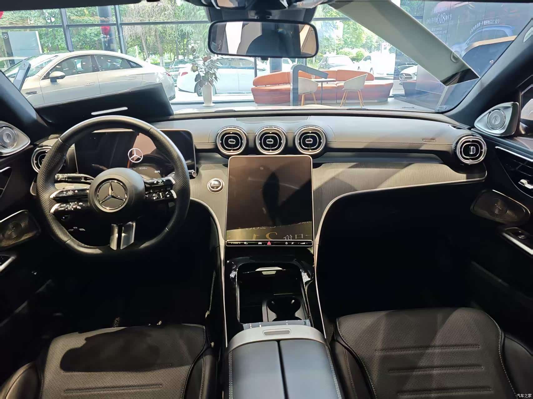 Mercedes-Benz C-Class, 2024 3