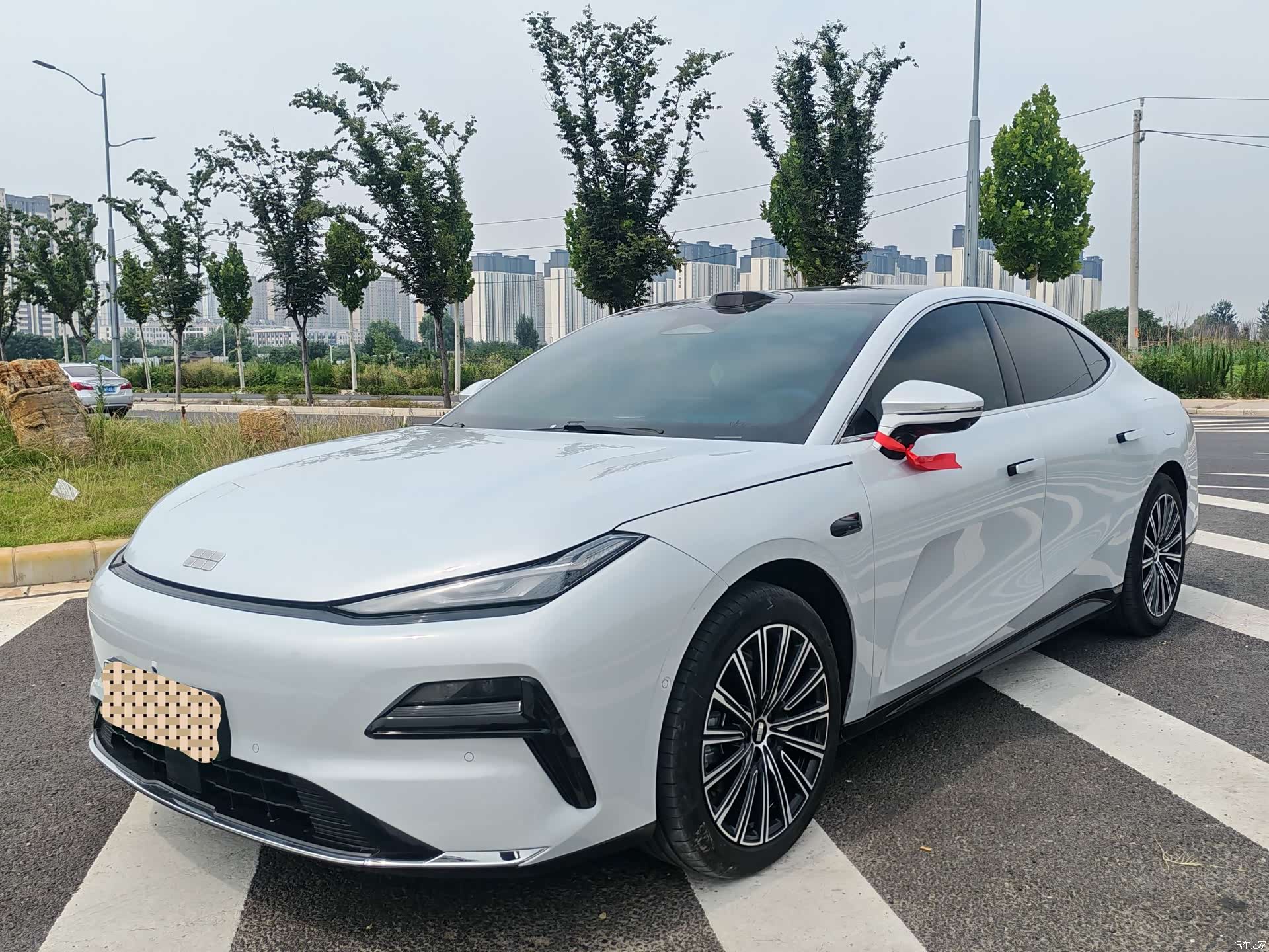 Geely 8, 2025 1