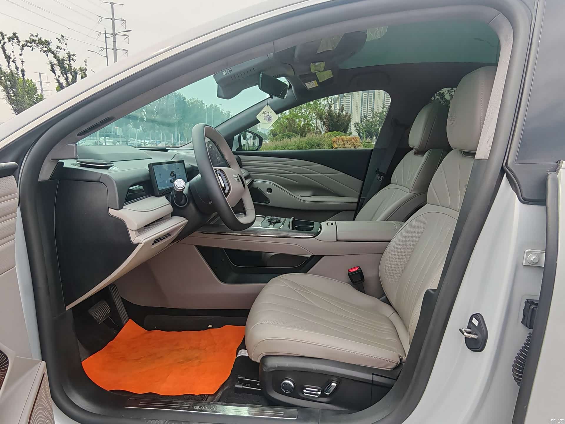 Geely 8, 2025 4