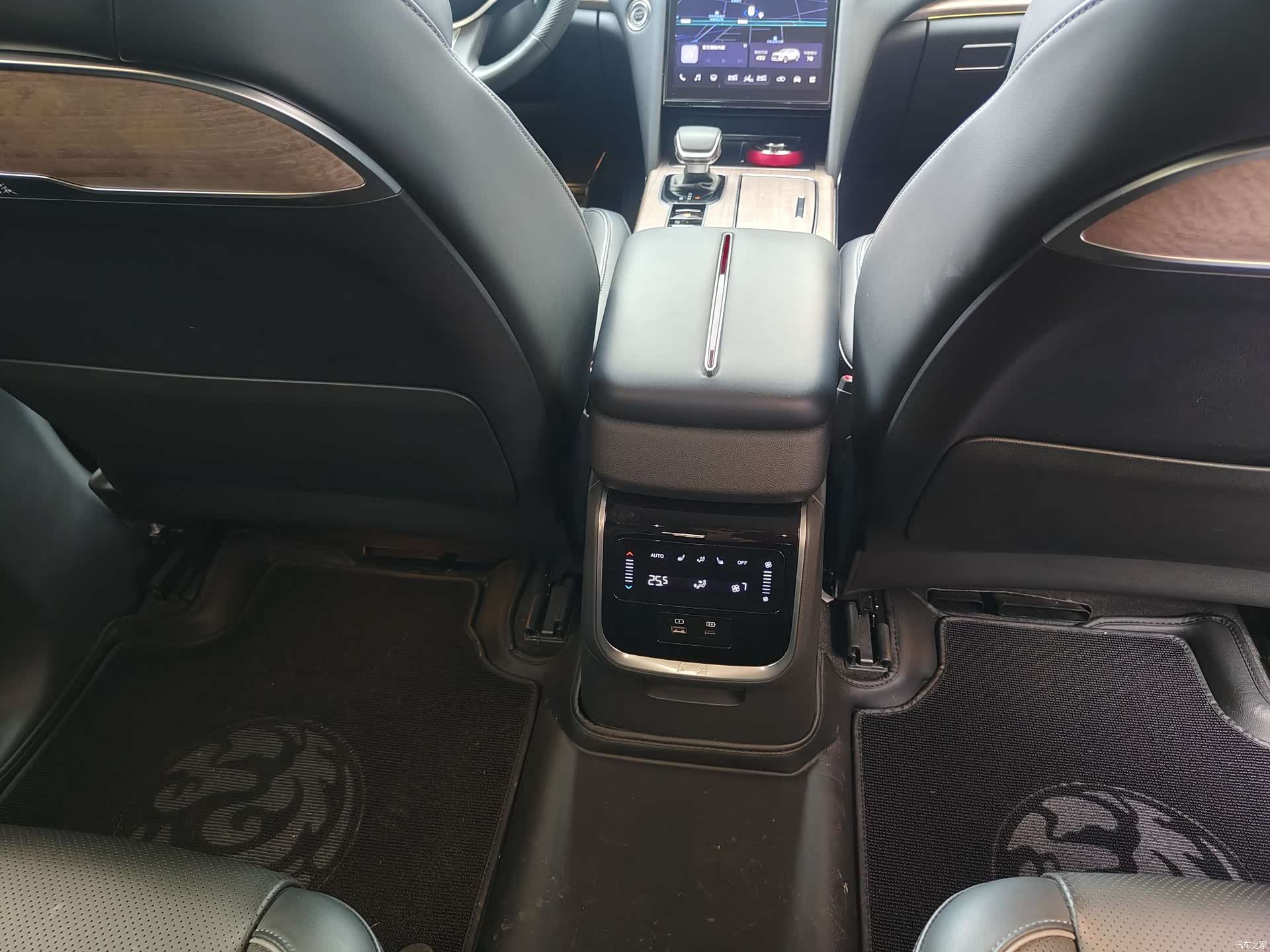 Hongqi HS7, 2025 18