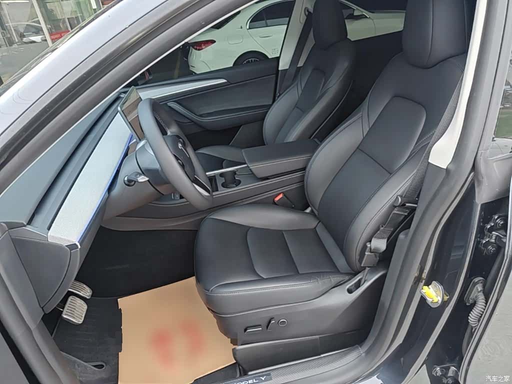 Tesla Model Y, 2024 15
