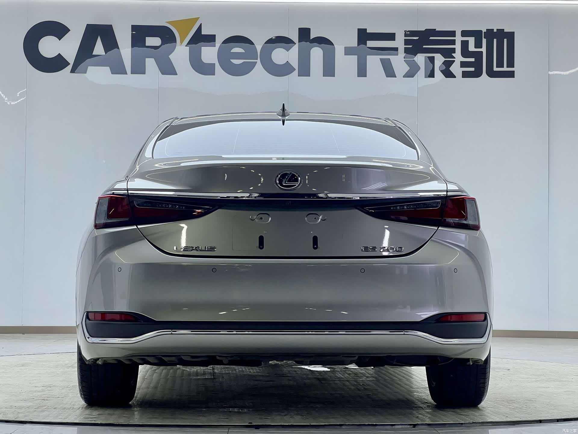 Lexus ES, 2022 9