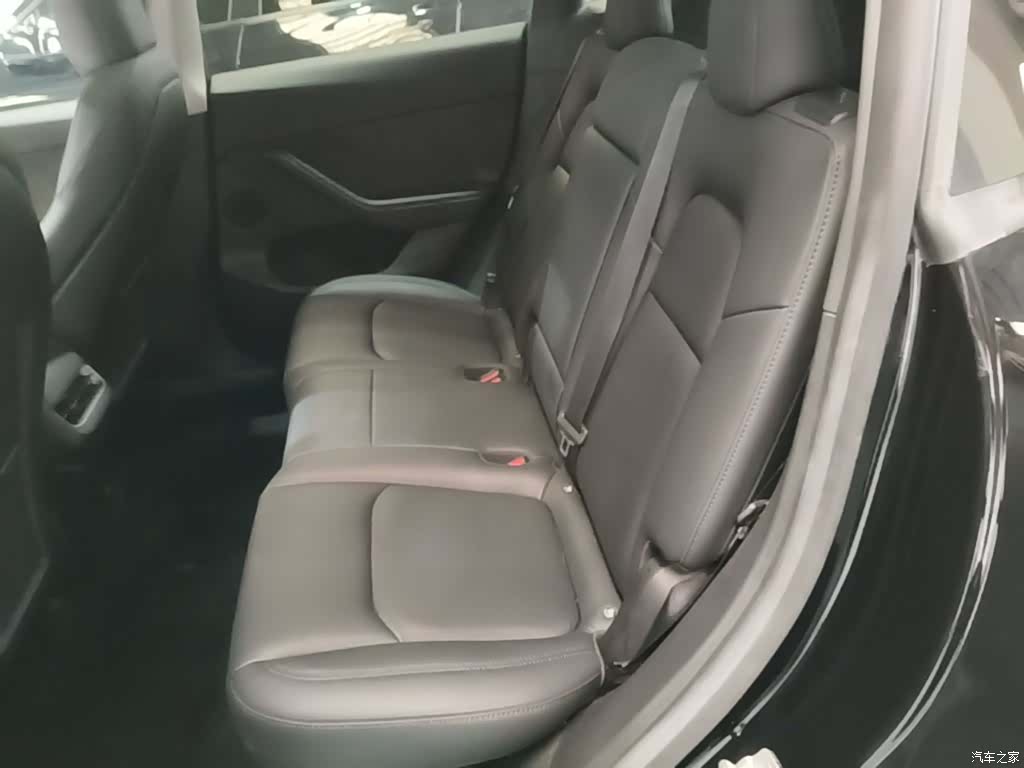 Tesla Model Y, 2023 17