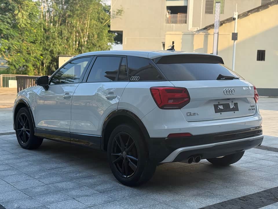 Audi Q2L