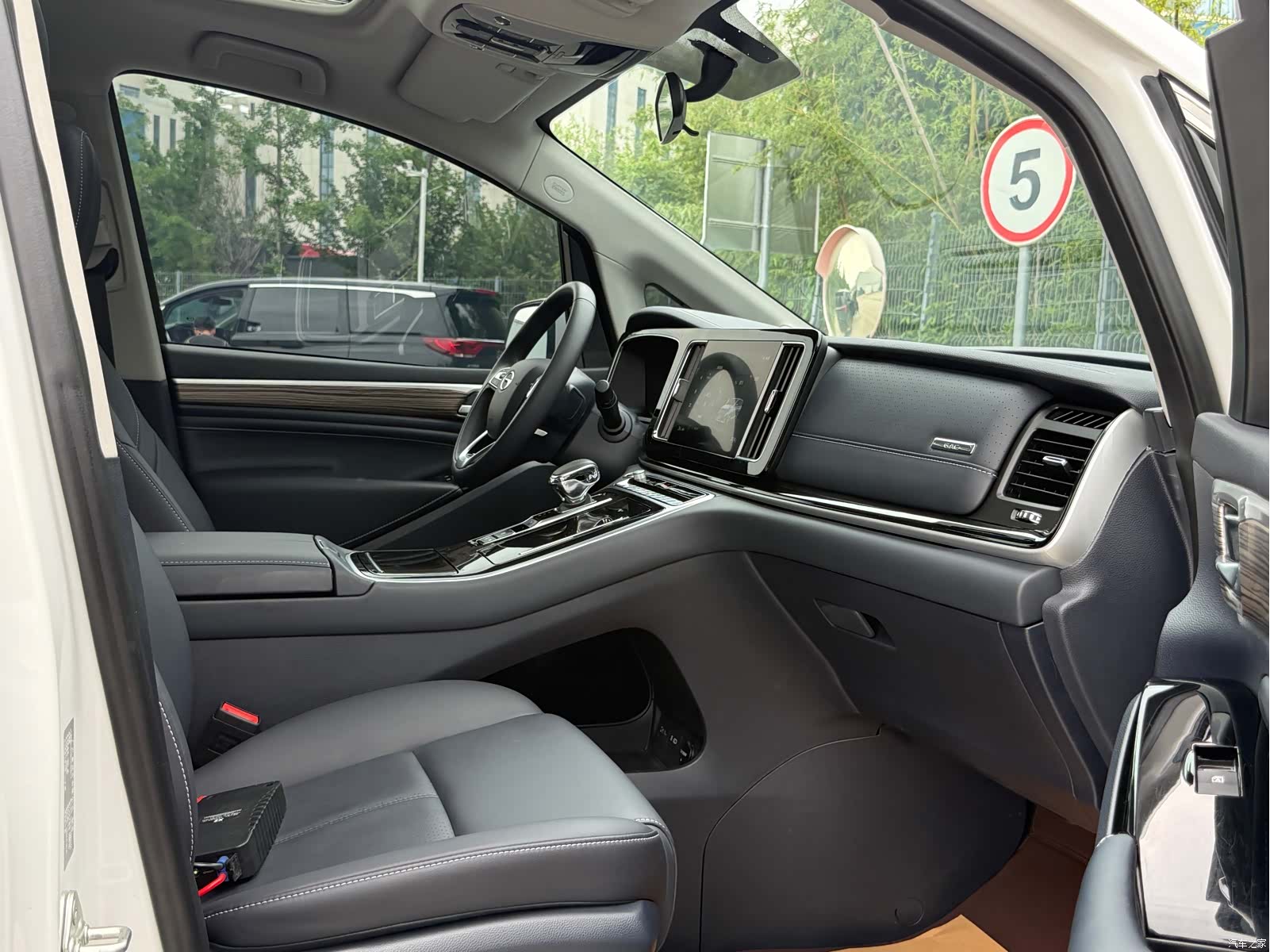 Trumpchi M8, 2024 8