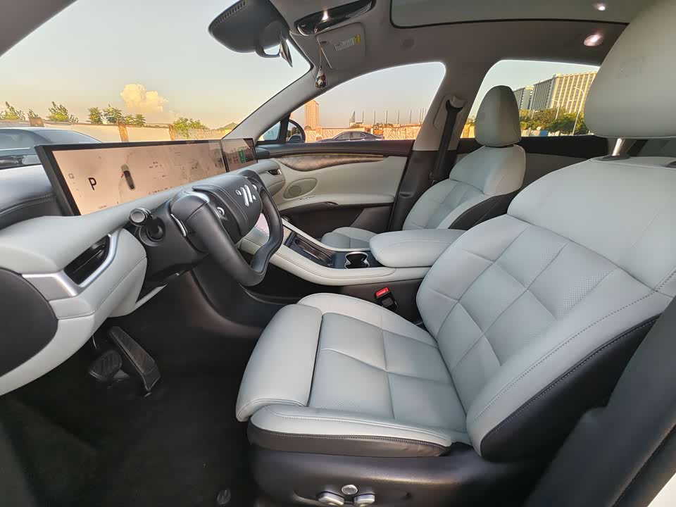 IM Motors Zhiji LS6 IM Motors Zhiji LS6