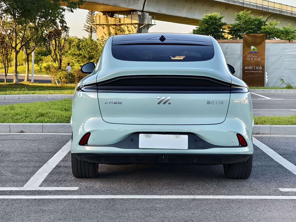 IM Motors Zhiji LS6 IM Motors Zhiji LS6