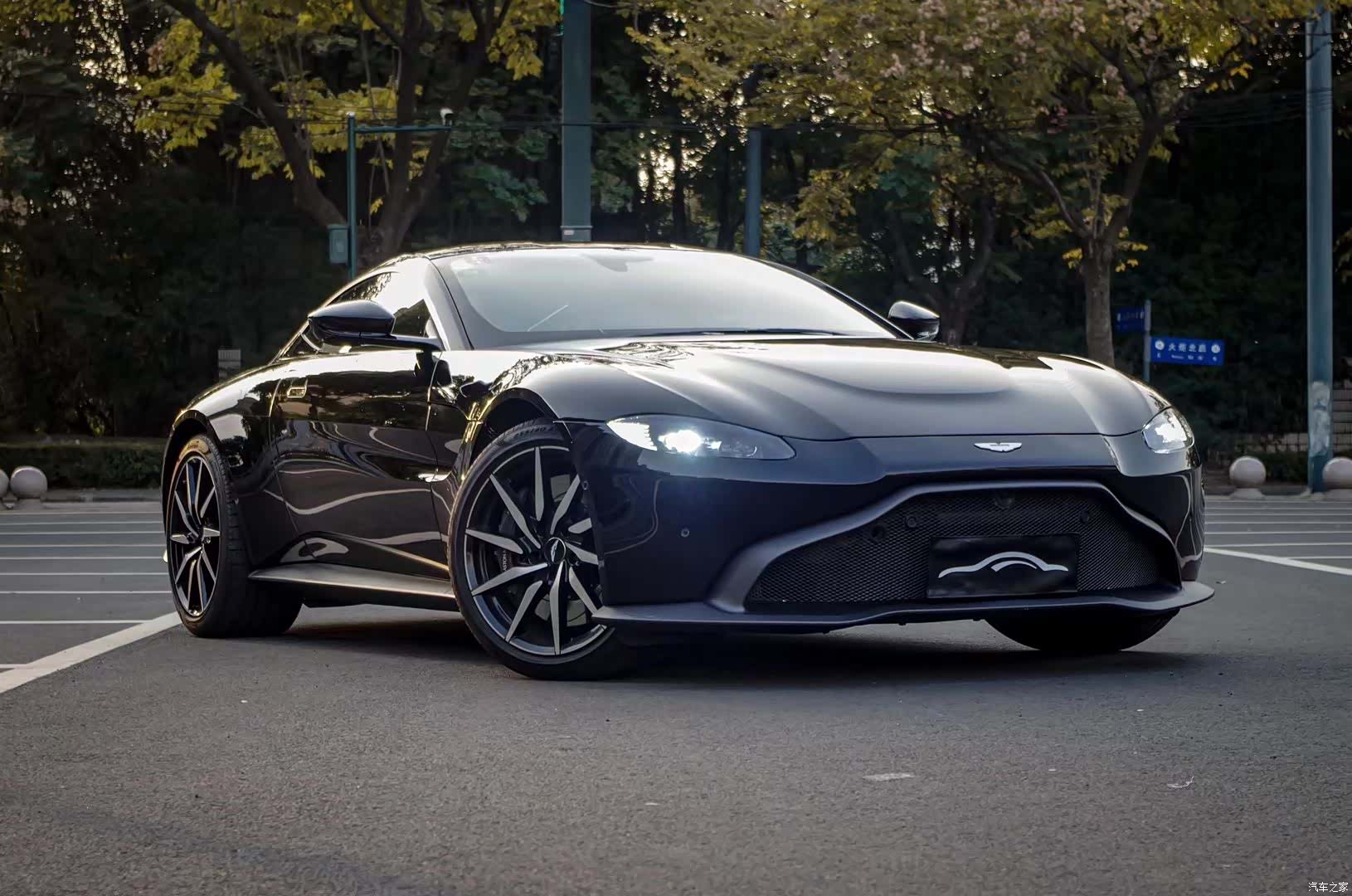 Aston Martin Vantage, 2019 3