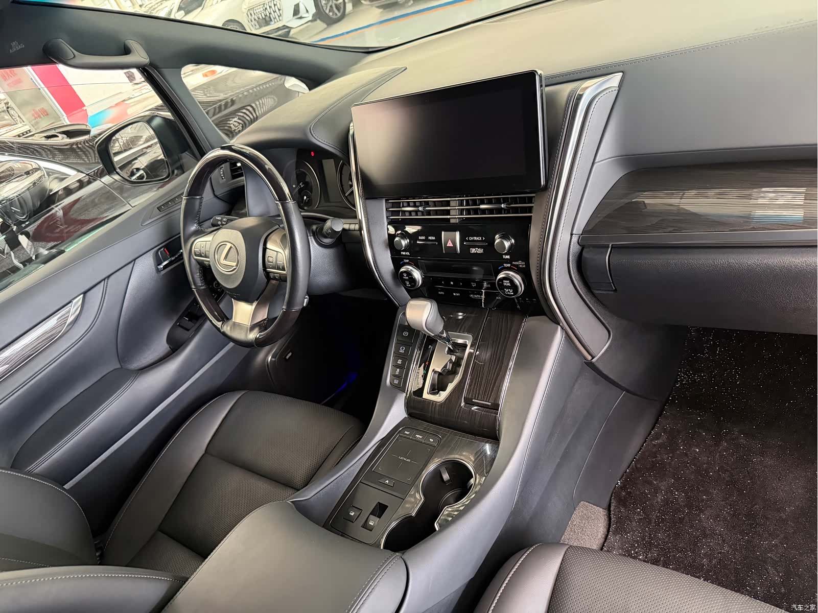 Lexus LM, 2021 16