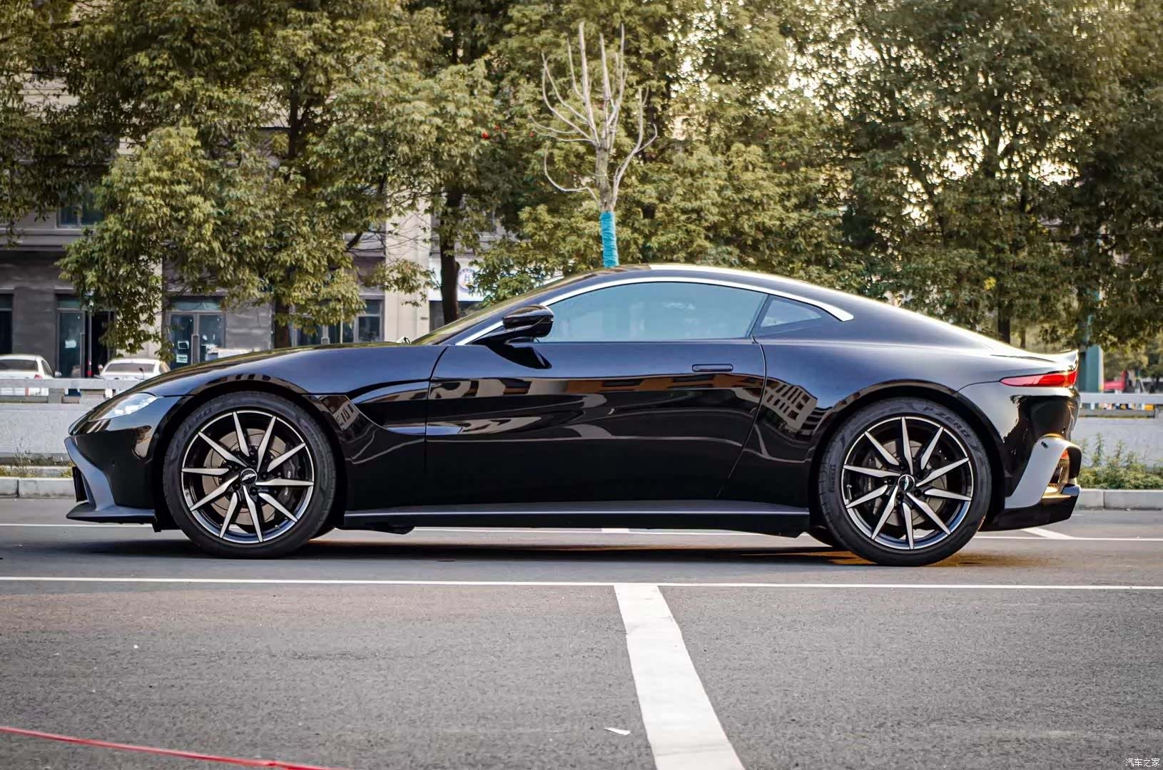 Aston Martin Vantage, 2019 7