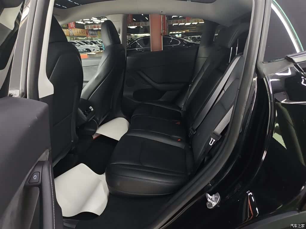 Tesla Model Y, 2023 17